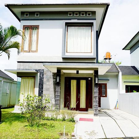 Budget Mansion Homestay Jogja Jogjakarta Buitenkant foto