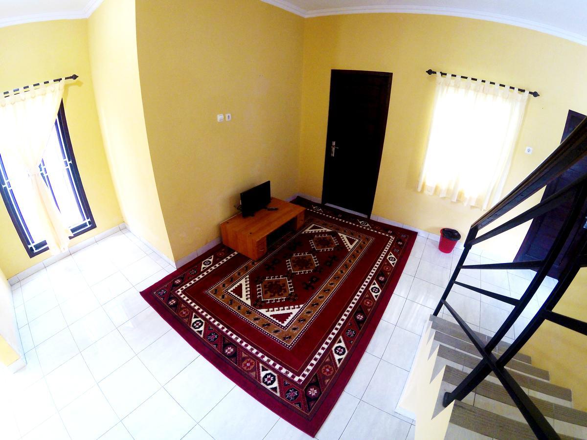 Budget Mansion Homestay Jogja Jogjakarta Buitenkant foto