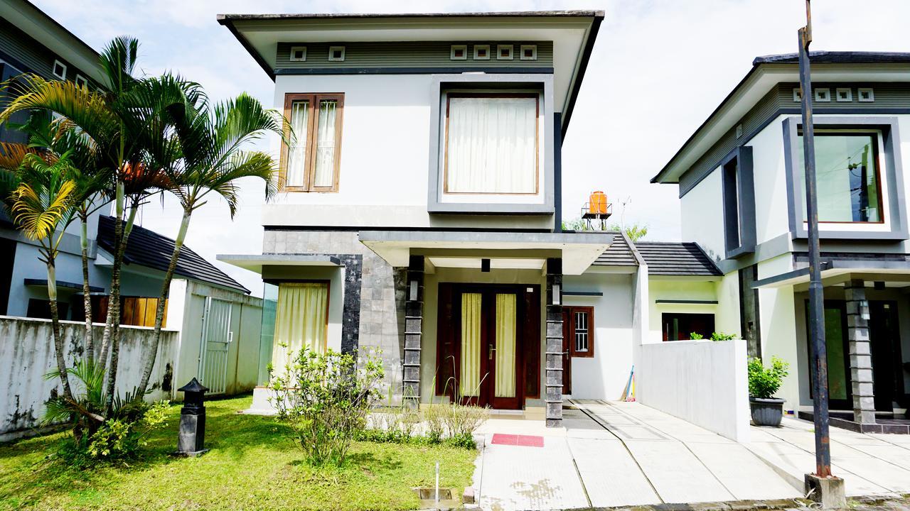 Budget Mansion Homestay Jogja Jogjakarta Buitenkant foto